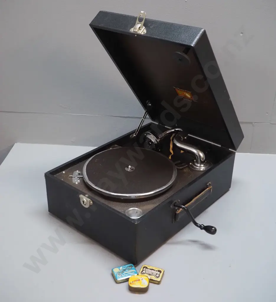 portable HMV wind-up gramophone with 3 tins of needles, working. H155 W280 D400. With cracked Slim Whitman 78 Image 1++