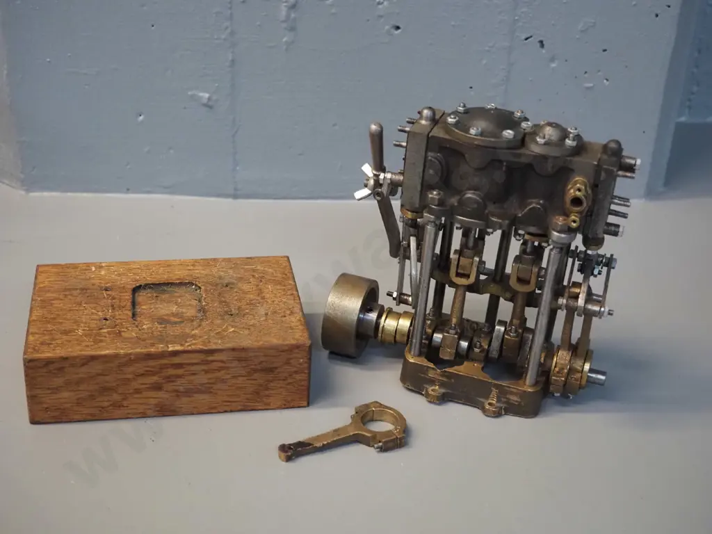 small metal working model piston engine, sitting loose on wooden mounting block, several loose parts - H200 on base Image 1++