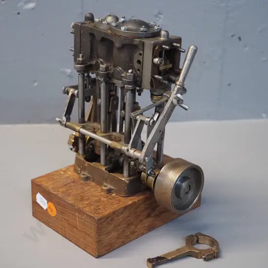 small metal working model piston engine, sitting loose on wooden mounting block, several loose parts - H200 on base