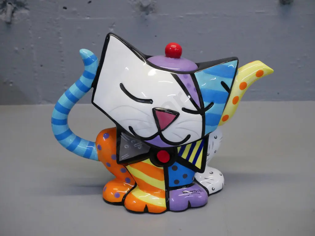 Romero Britto ceramic teapot - colourful smiling cat design H-200 W-255 Image 1++