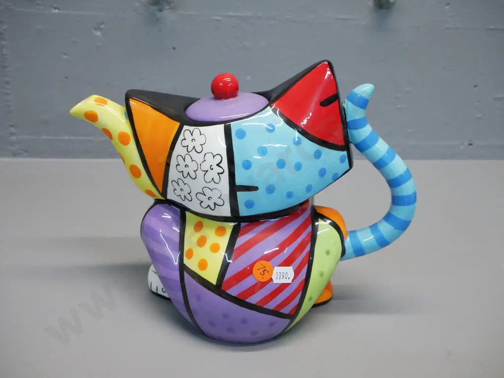 Romero Britto ceramic teapot - colourful smiling cat design H-200 W-255 Image 1++