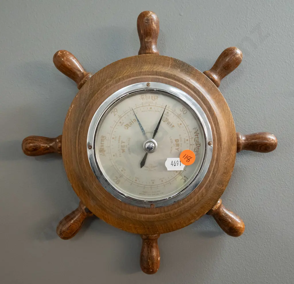ship's wheel theme oak-cased wall barometer - made in England D-240 Image 1++