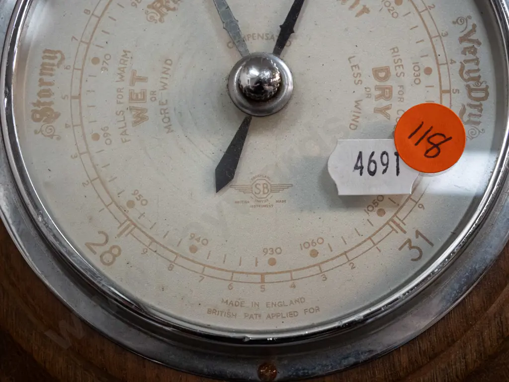 ship's wheel theme oak-cased wall barometer - made in England D-240 Image 1++