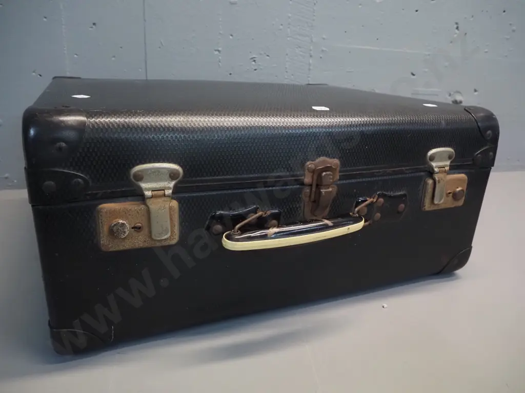 Scandalli piano accordion model 1051/19 - some corrosion to case latches, accordion in very good condition Image 1++