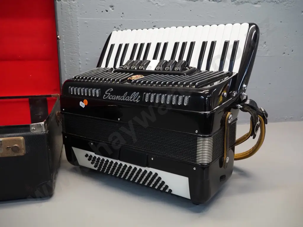 Scandalli piano accordion model 1051/19 - some corrosion to case latches, accordion in very good condition Image 1++
