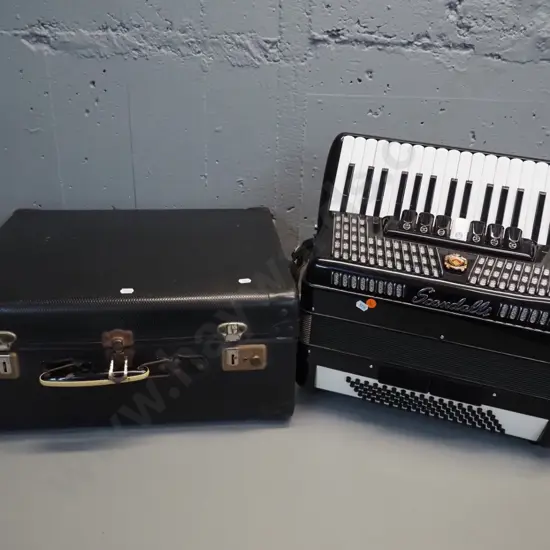 Scandalli piano accordion model 1051/19 - some corrosion to case latches, accordion in very good condition