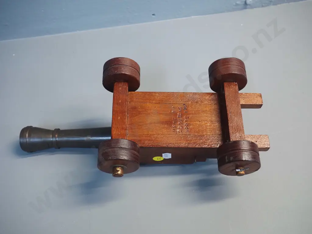 ornamental metal and timber model cannon H-140 L-330 - 1967 maker's name stamped on bottom Image 1++