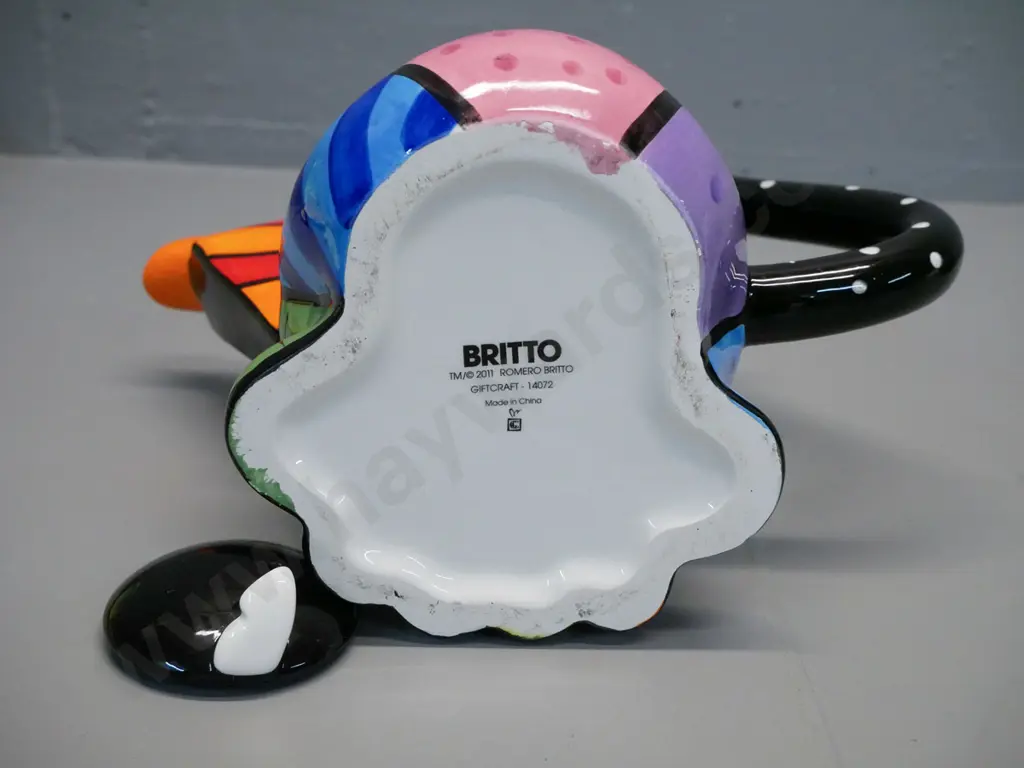 Romero Britto ceramic teapot - colourful cat design (lid fits loosely) H-210 W-250 Image 1++