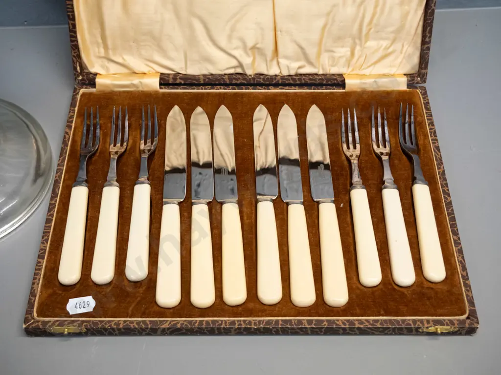 clear glass kerosene lamp H-420 and a cased set of bone-handled dessert knives and forks Image 1++