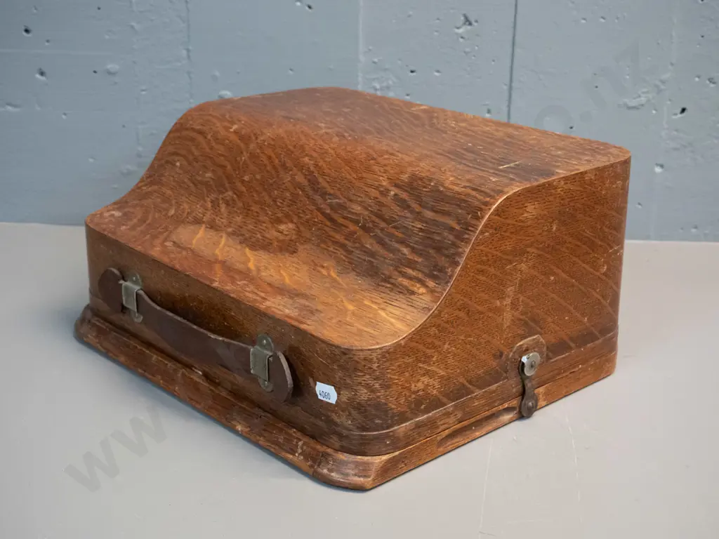 vintage oak-cased portable typewriter - Blickensderfer / New Sealand Typewriter Co. - general wear and tear Image 1++