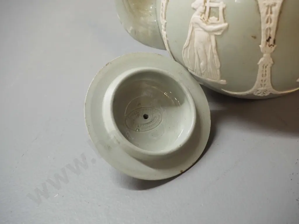 Dudson relief motif teapot and German (Dresden?) urn vase H-185 Image 1++