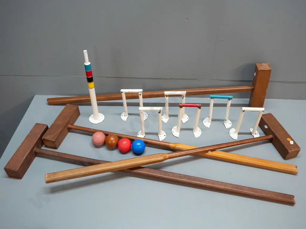retro croquet items - painted metal hoops with screw or pin hole bases H150, 4 mallets L-960, 2 composite and 2 plastic Image 1++