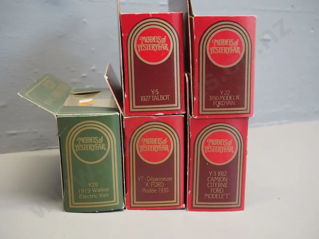 5 Matchbox Models of Yesteryear model vehicles in original boxes - delivery trucks and a wrecker's truck Image 1++