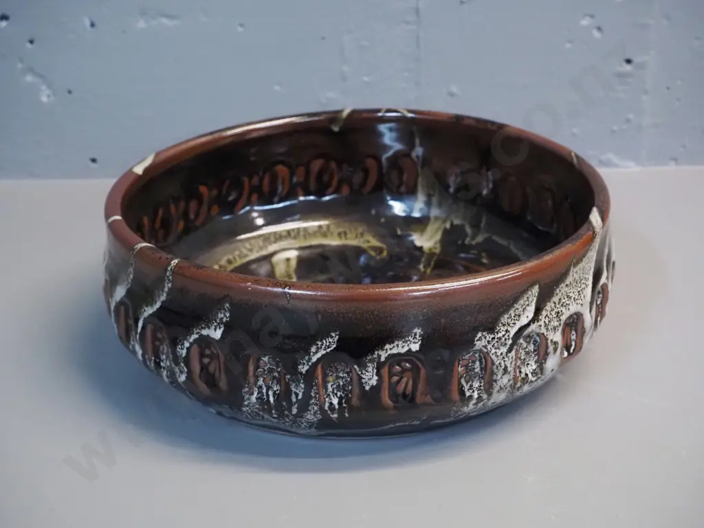 Peter Vendelbosch NZ studio pottery impressed pattern fruit bowl H-90 D-260 Image 1++