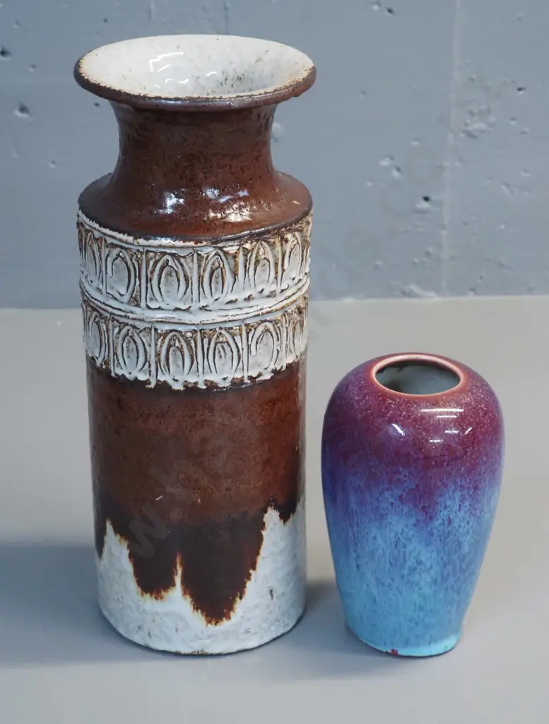 2 pottery vases - large incised pattern H-320 and smaller mauve and blue drip glaze, no maker's marks Image 1++