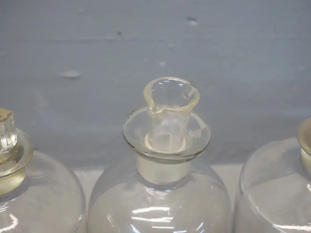 5 apothecary bottles 4 larger with labels, one has pouring insert in place of stopper, some stoppers stuck - H-250 D-100 Image 1++