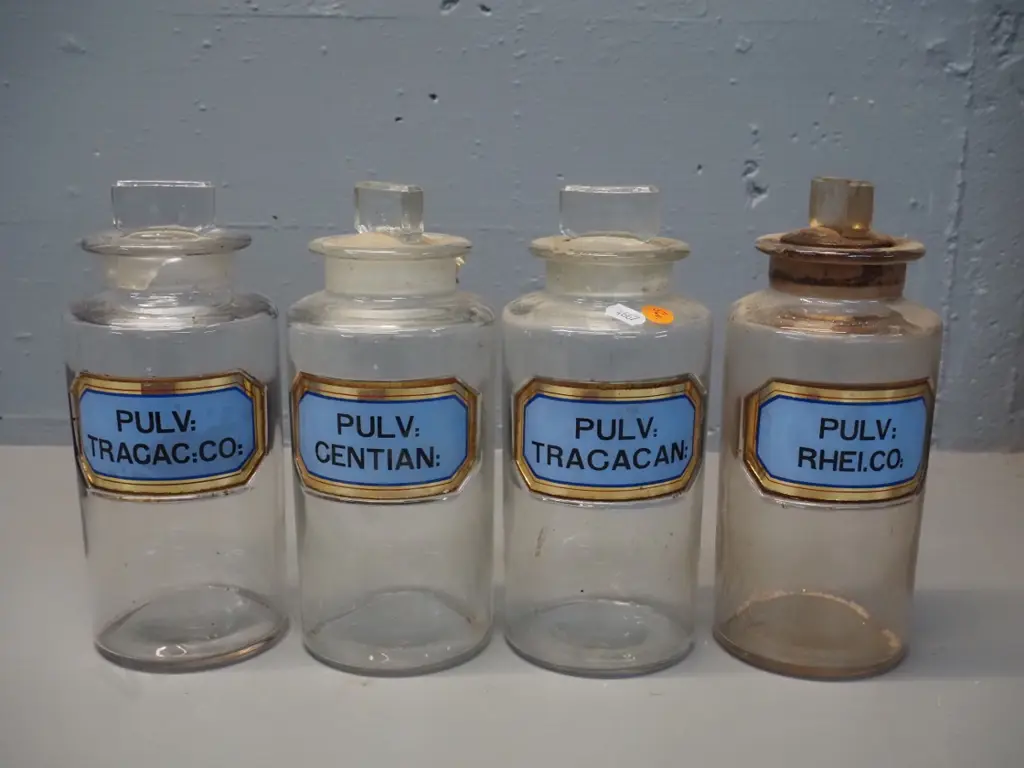 4 stoppered apothecary bottles with labels - some stoppers stuck - H-220 D-90 Image 1++