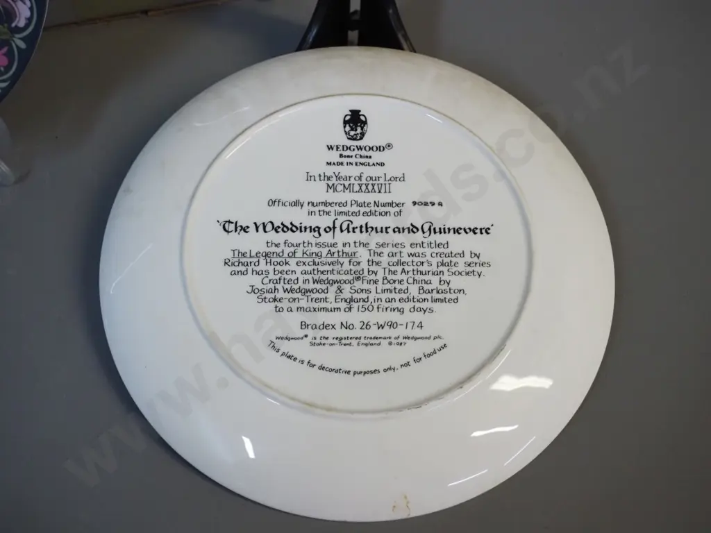 set of 7 Wedgwood Legend of King Arthur collector's plates D-230 - with original boxes Image 1++