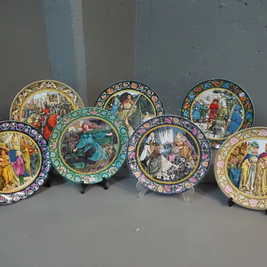 set of 7 Wedgwood Legend of King Arthur collector's plates D-230 - with original boxes