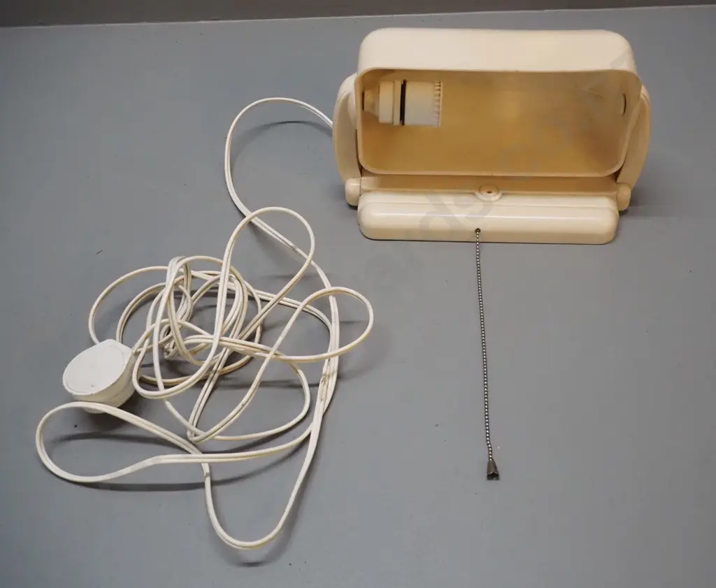 retro bakelite or plastic wall mount reading lamp with tilting shade, pull cord switch, some paint marks, discolouration Image 1++