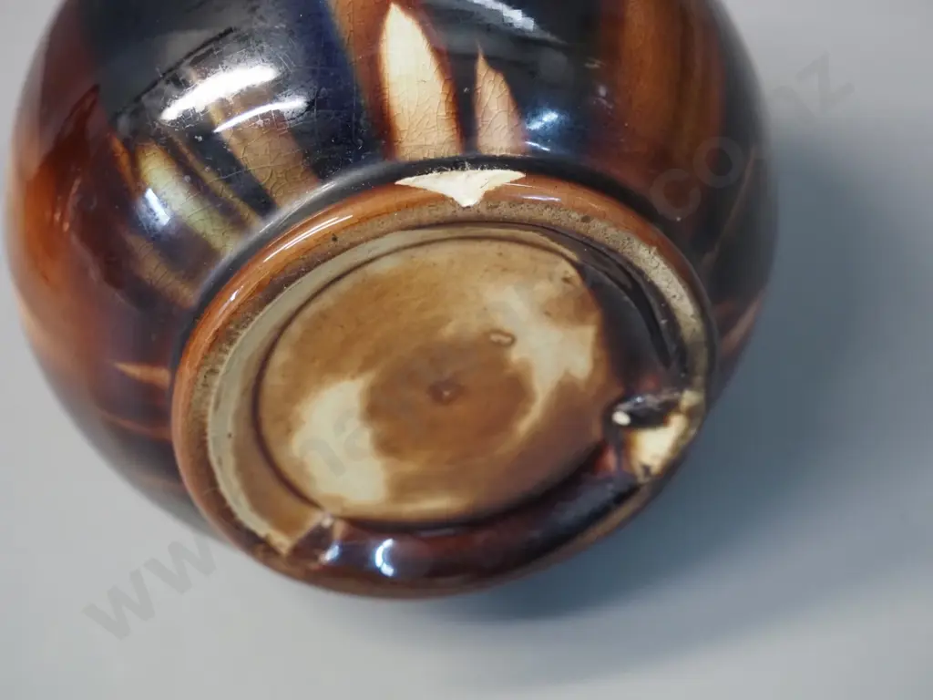 small (Milton Pottery?) trickle glaze vase - chip to base H-185 Image 1++