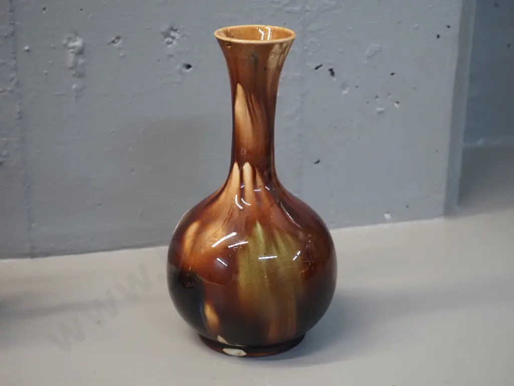 small (Milton Pottery?) trickle glaze vase - chip to base H-185 Image 1++