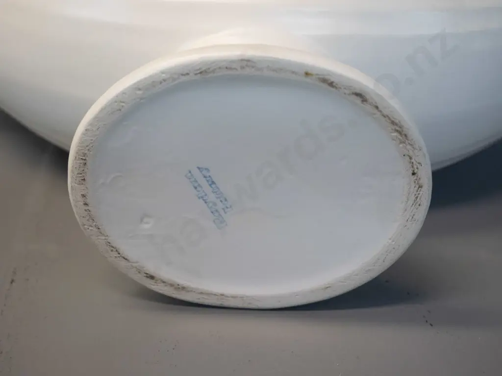 Crown Lynn / Roydon Potteries boat shape vase H-135 L-310 Image 1++