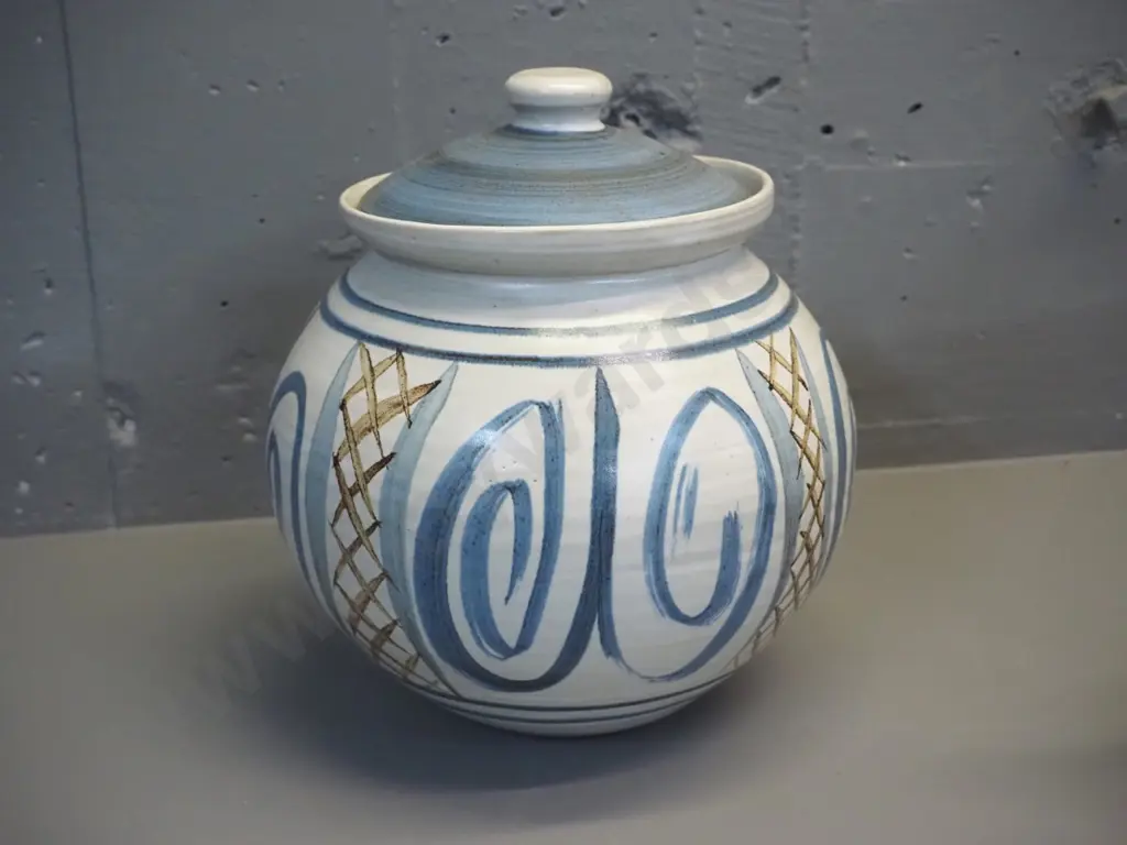 large Hanmer pottery lidded pot H-260 D-230 at widest Image 1++