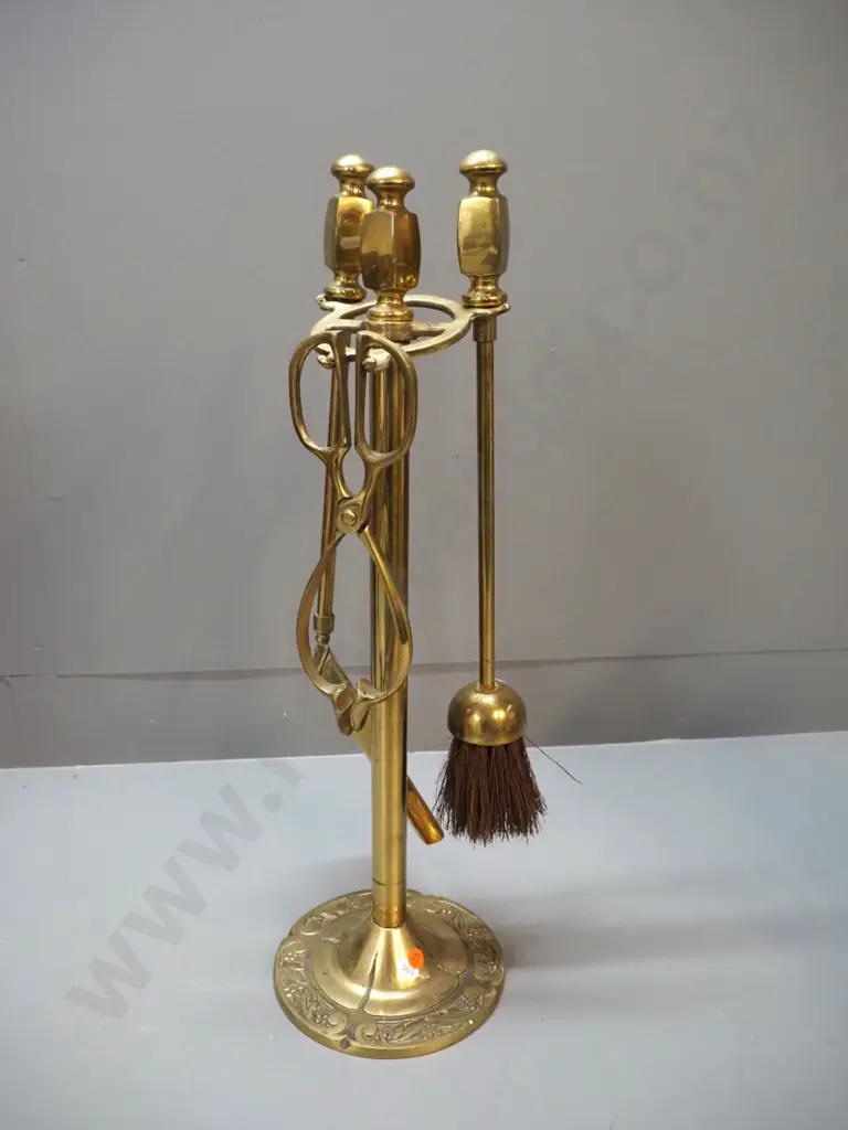 4-piece brass fireside set and stand H-570 D-180 at base Image 1++