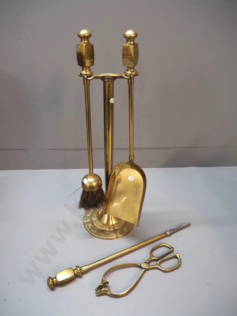 4-piece brass fireside set and stand H-570 D-180 at base Image 1++