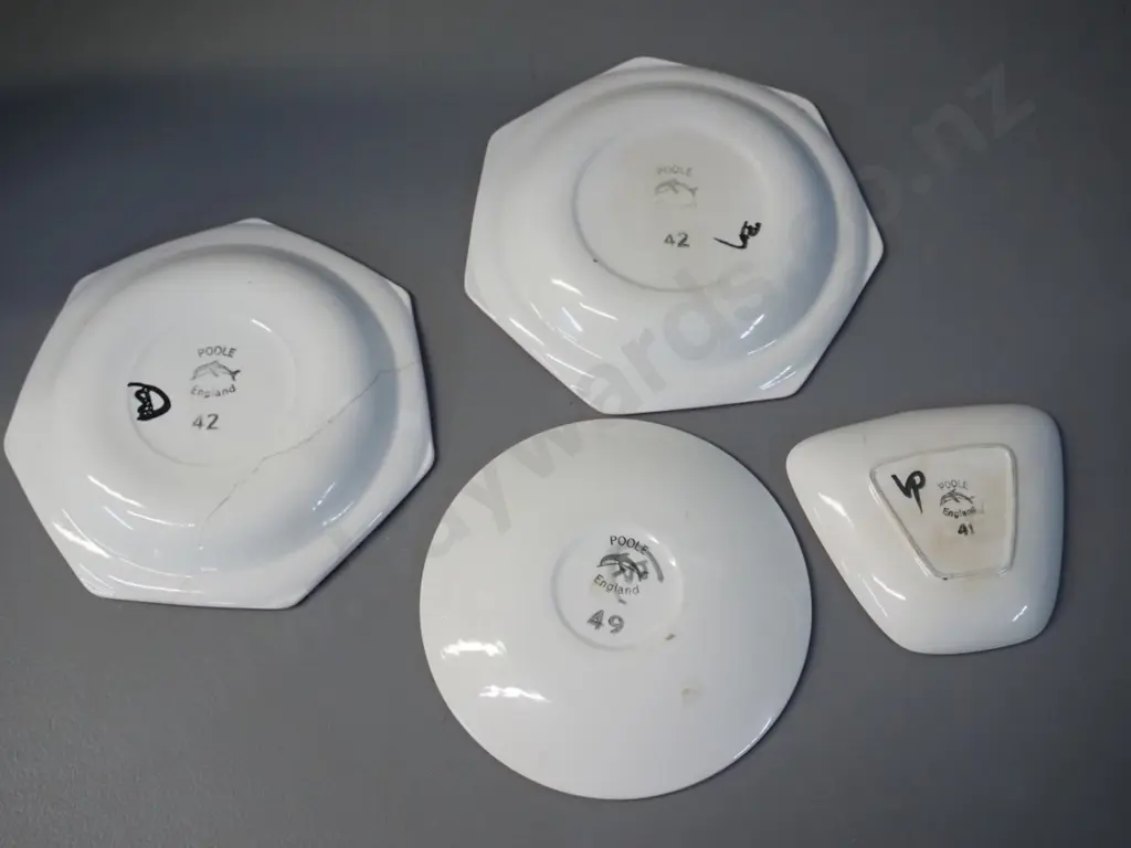4 small signed pieces orange Poole Delphis pottery - one has mended crack, one has crack. Largest is D-145 Image 1++
