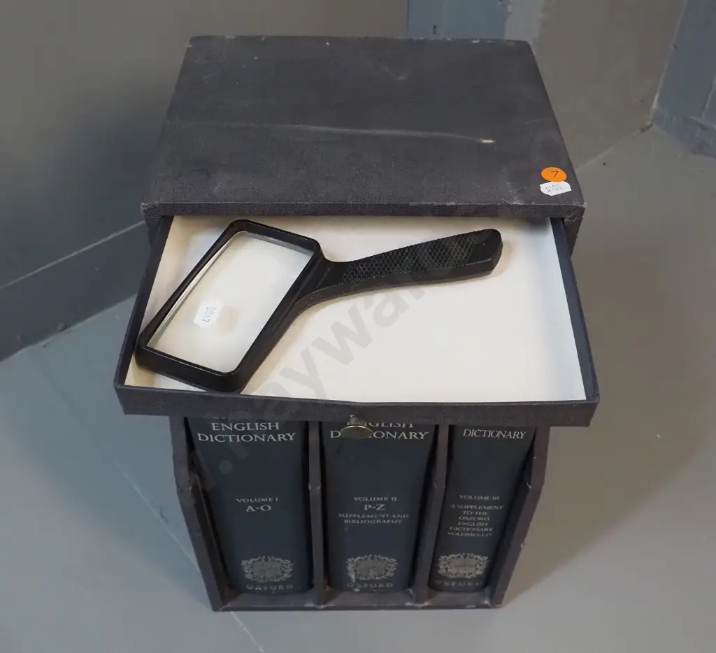 cased set Compact Edition of the Oxford English Dictionary with 1987 Supplementary volume, magnifying glass in drawer Image 1++