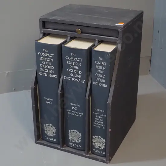 cased set Compact Edition of the Oxford English Dictionary with 1987 Supplementary volume, magnifying glass in drawer