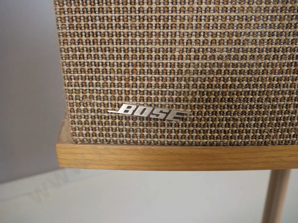 pair of retro Bose 901 hifi speakers on metal pedestal base H-785 W-540 D-320 Image 1++