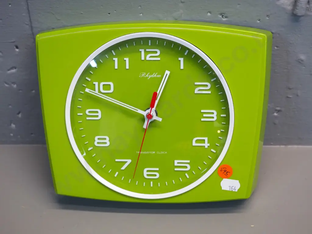 retro lime green plastic cased Rhythm battery powered wall clock H-170 W-220 Image 1++