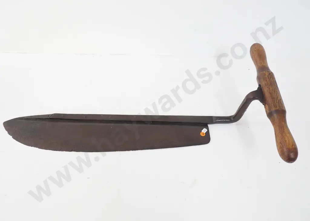 vintage hay knife with timber handle L-770 Handle is L-380 Image 1++