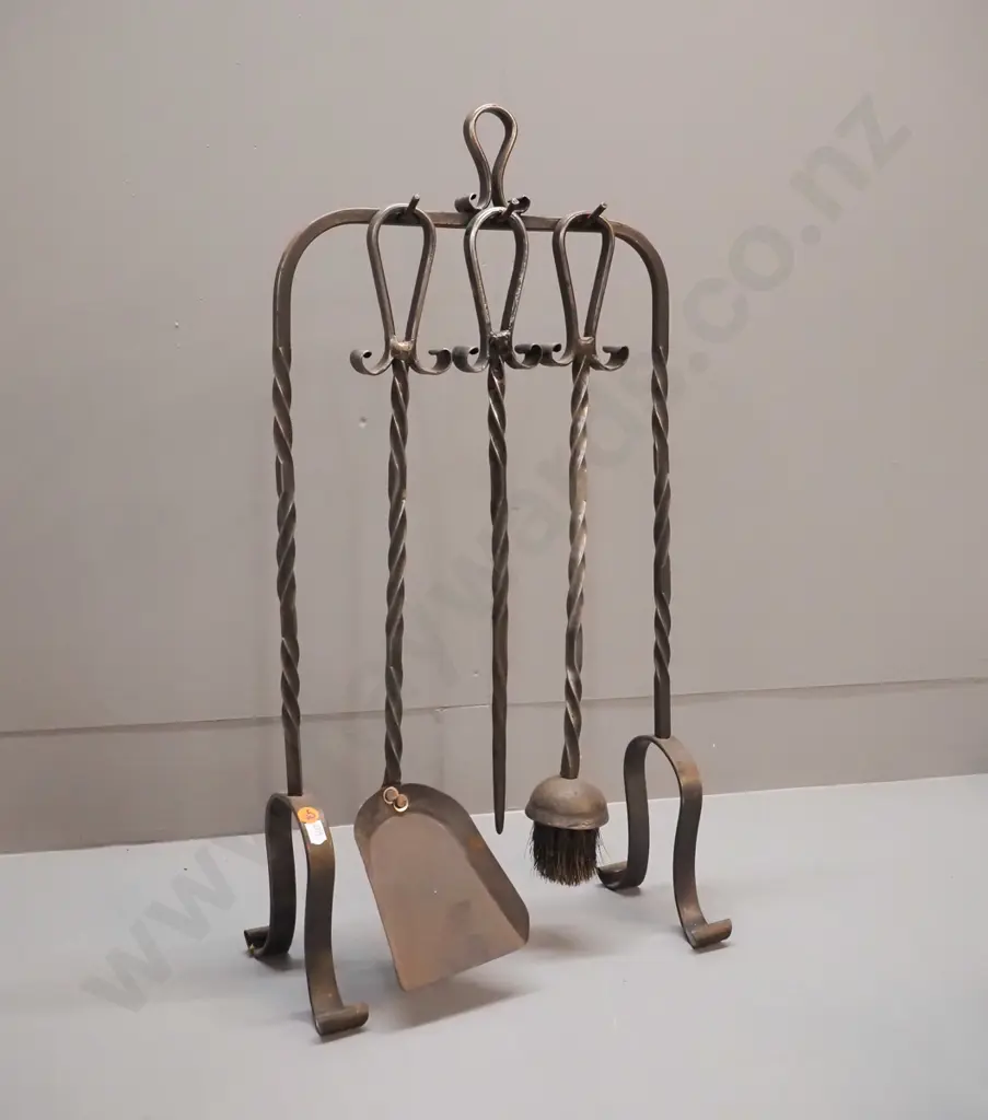 twisted forged iron fireside set with 3 tools H-580 W-330 Image 1++