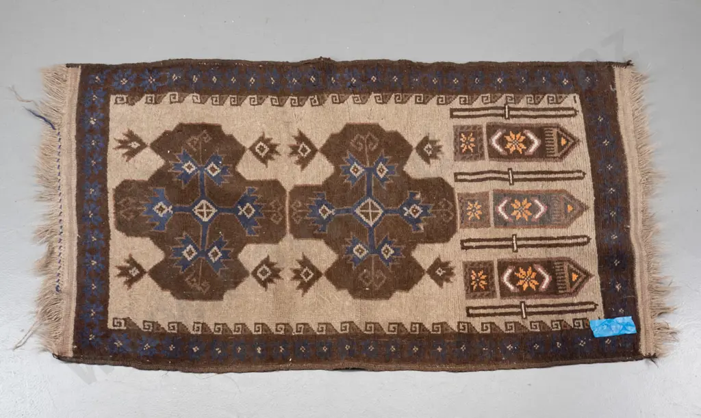 small Persian hand-knotted wool prayer rug L-1170 W-670 Image 1++