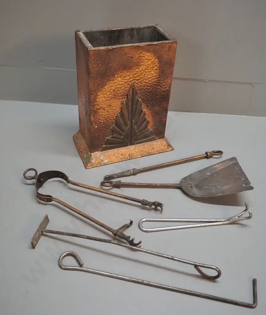 vintage small fireside set with beaten copper stand, 3 copper tools and 3 non-matching. Box is H-280 W-240 D140 Image 1++