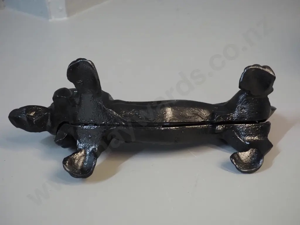 2-piece cast iron dachshund boot scraper H- 110 L- 340 Image 1++