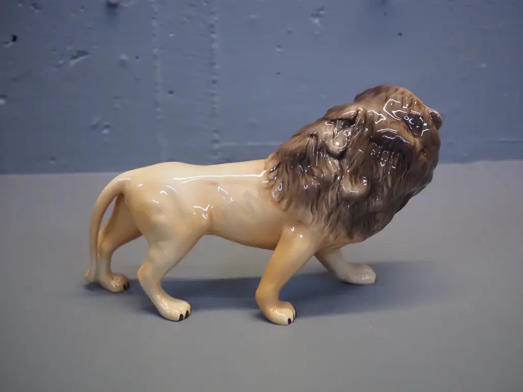 Beswick lion figure H-140 L-240 Image 1++