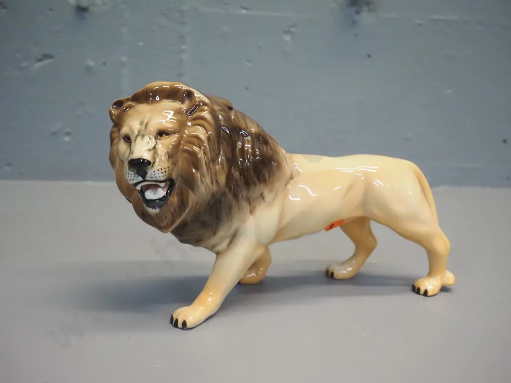 Beswick lion figure H-140 L-240 Image 1++