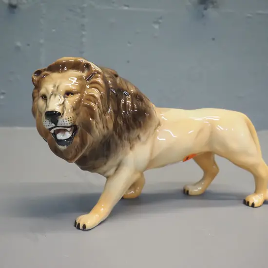 Beswick lion figure H-140 L-240