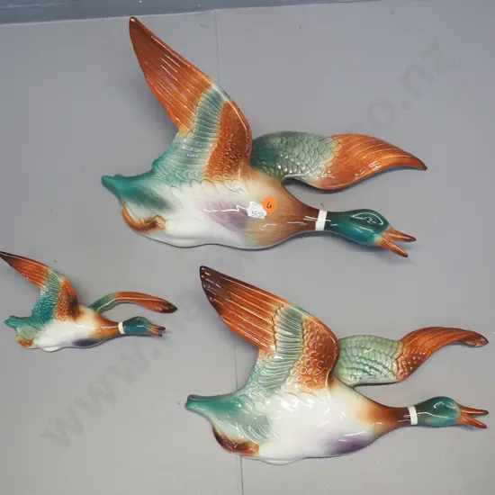 set of 3 Shorter & Son flying wall ducks - chip & mend to middle sized. Largest is H-180 W-300