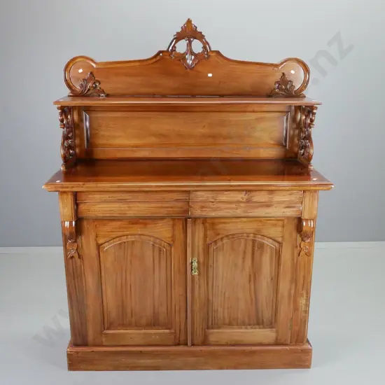 reproduction mahogany chiffonier sideboard - 2 doors, 2 drawers, escutcheon and key - some rubbing to polish H1580 W1180