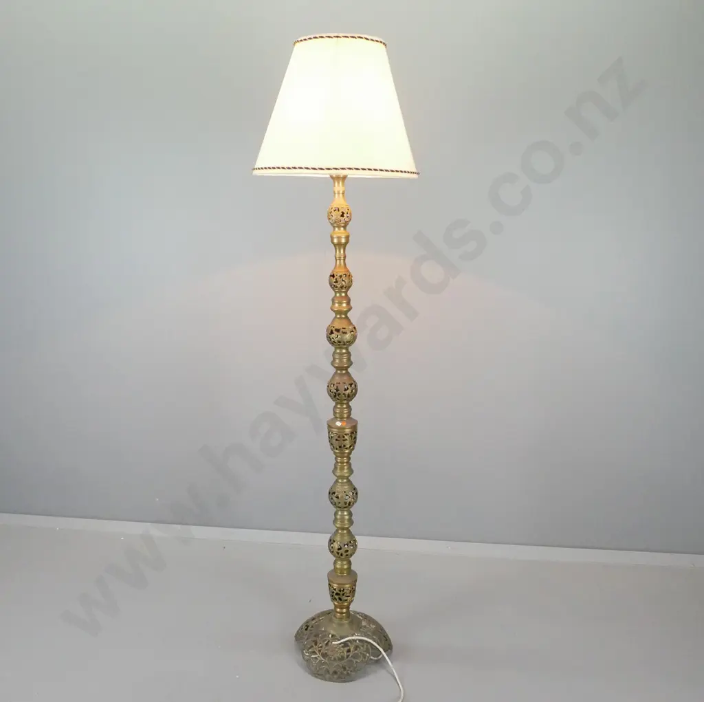 filigree pattern cast brass standard lamp H-1800 D-310 at base Image 1++
