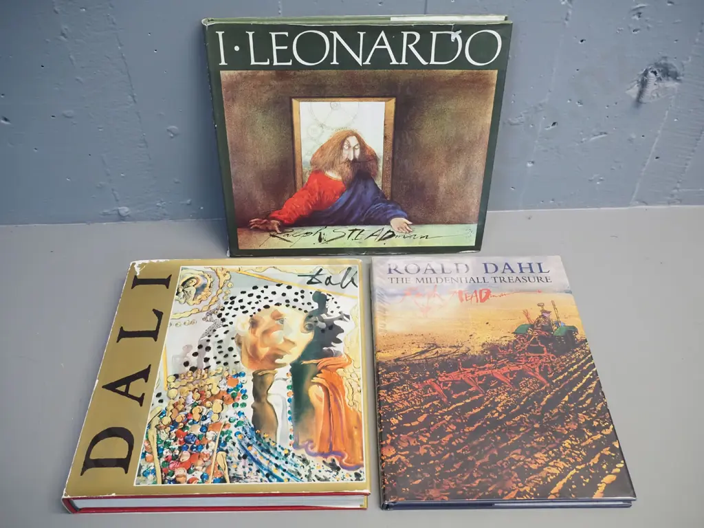3 books - Roald Dahl & Ralph Steadman - Mildenhall Treasure, I Leonardo by Ralph Steadman and Salvador Dali by Luis Image 1++