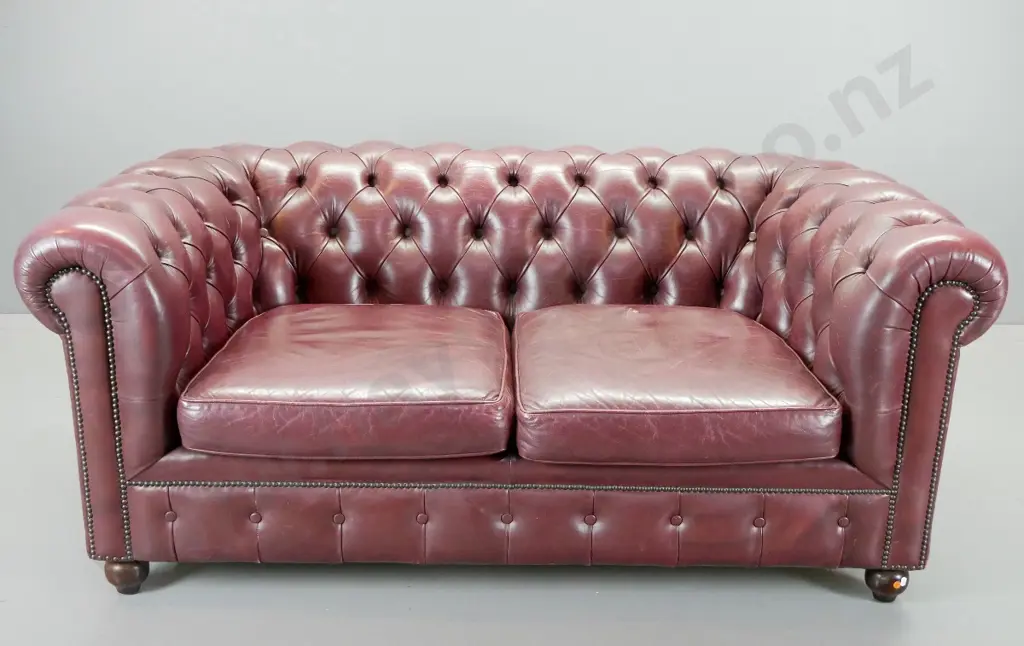 rolled arm chesterfield deep-button & studded burgundy leather 2-seater settee. Some age wear to leather H730 W1630 D900 Image 1++