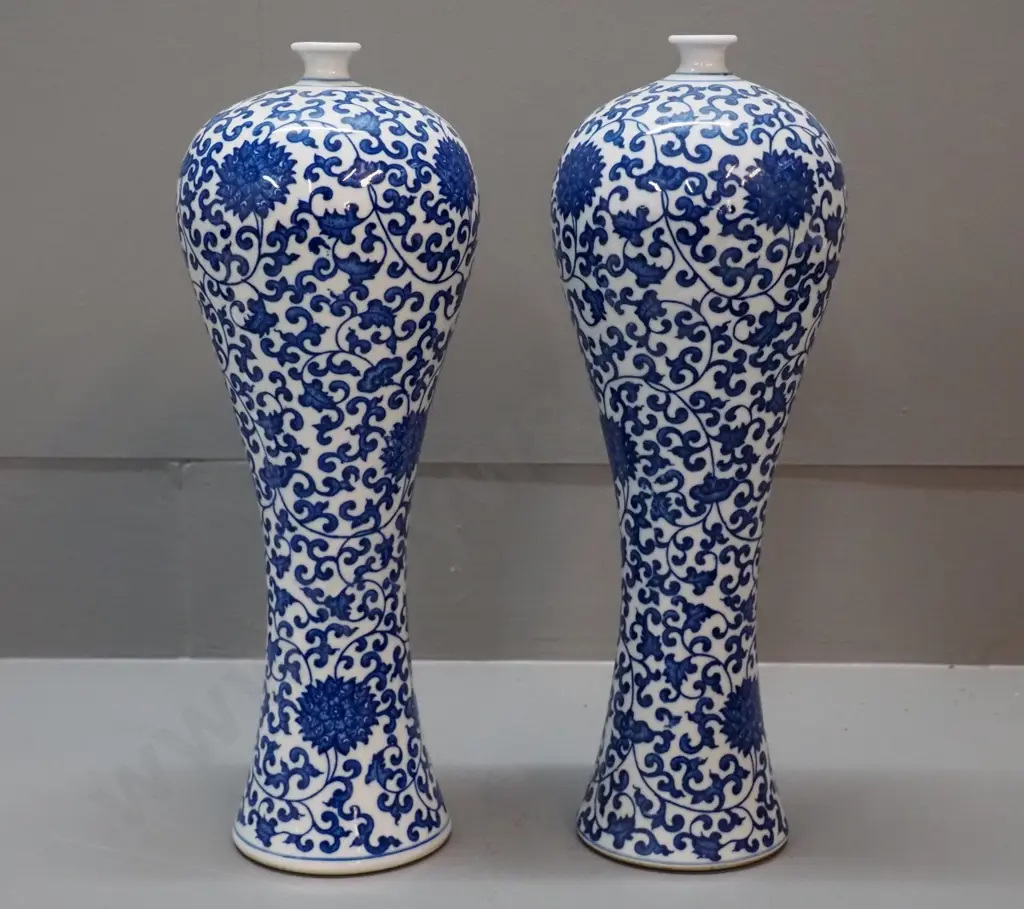 pair of bulbous shape, narrow mouth Asian blue and white vases H - 320 Image 1++