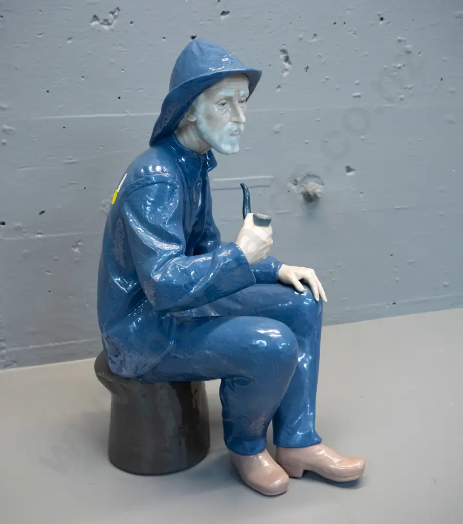 large Nao figure - sitting fisherman with pipe H-420 W-180 Image 1++